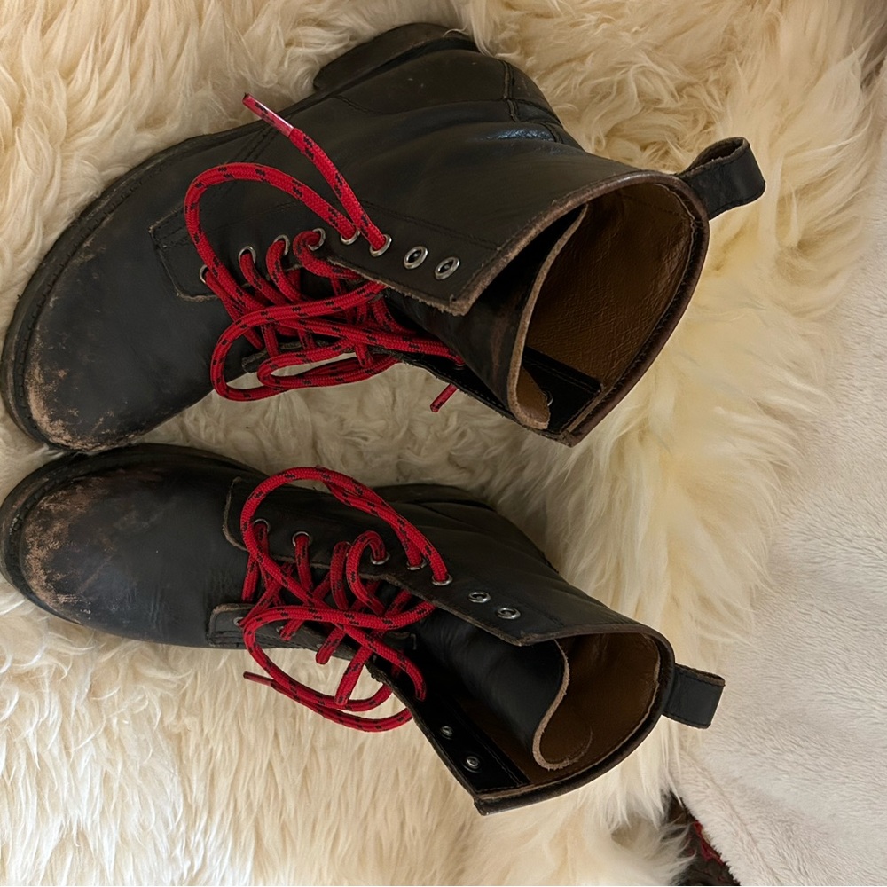 FRYE AND CO. Black Leather Combat Boots with Red Laces